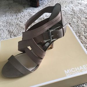 Michael Kors cross strap